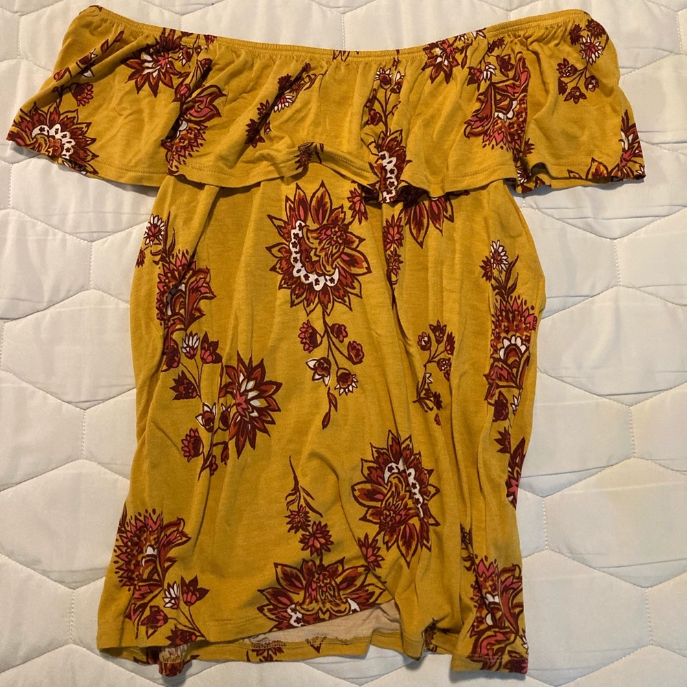 Off-shoulder loose top